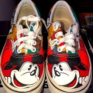 Vans X Disney Era Shoes
Sz 1 youth mrsp$60